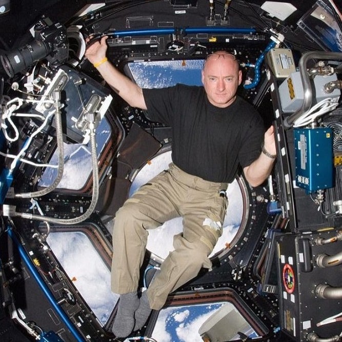 @StationCDRKelly