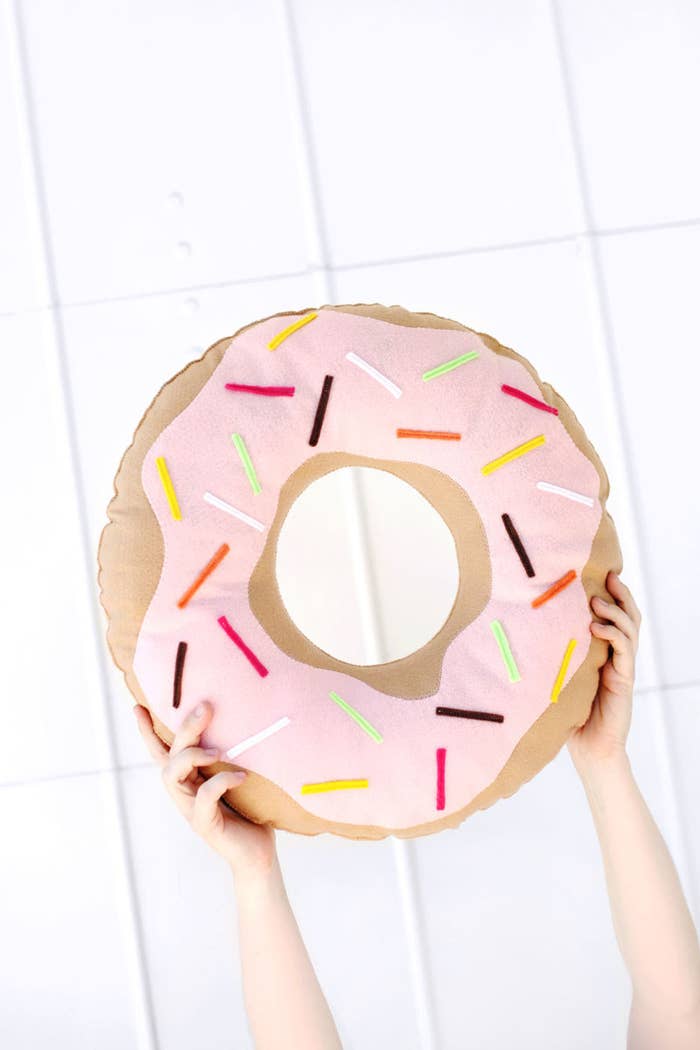 Wrapped Up In Rainbows: Doughnut Pin Cushion Tutorial