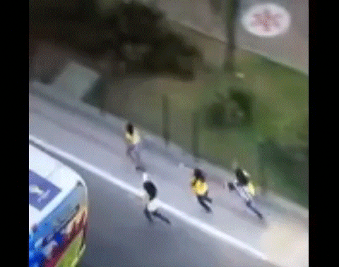 Não que isso não aconteça jamais, mas é mais difícil convencer um motorista paulistano a burlar esta regra.