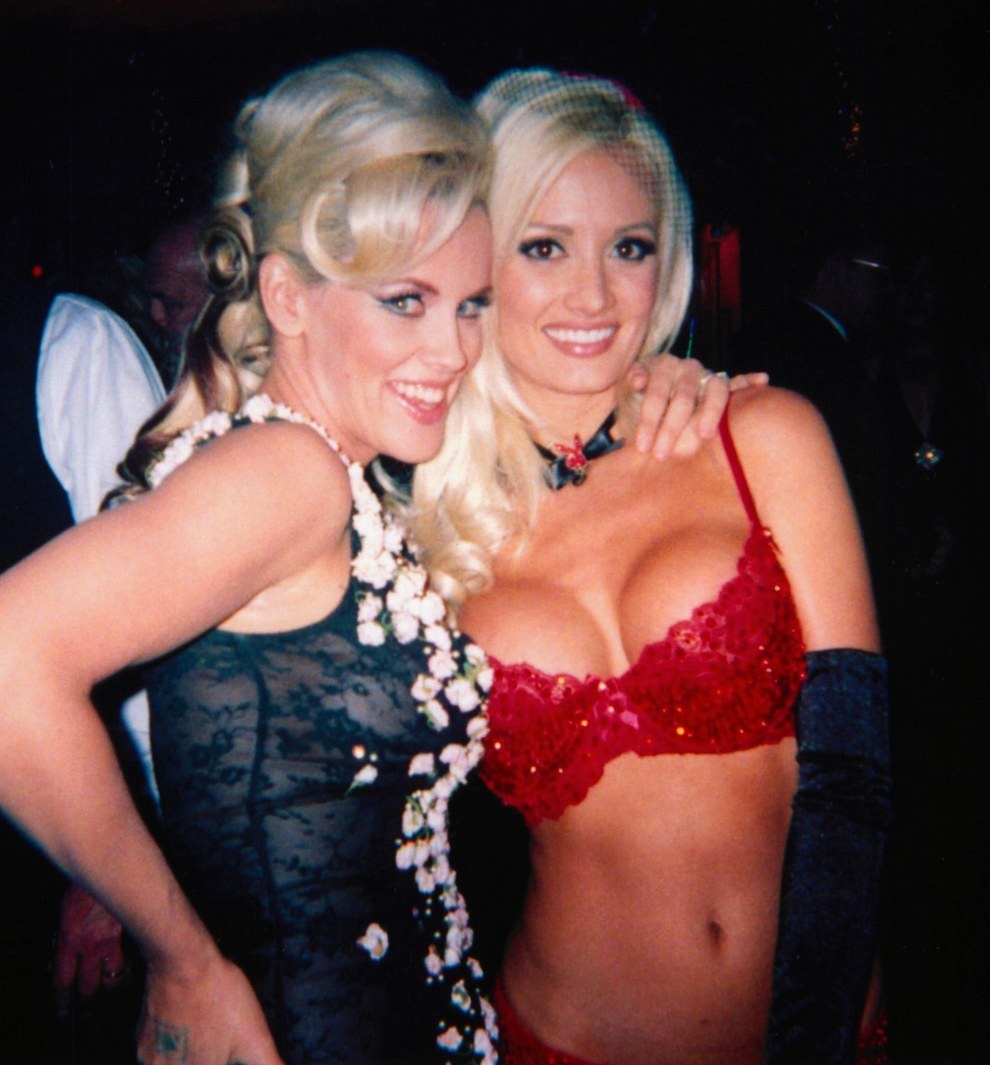 Holly Madison Reveals She Owns One of Marilyn Monroe's Bras