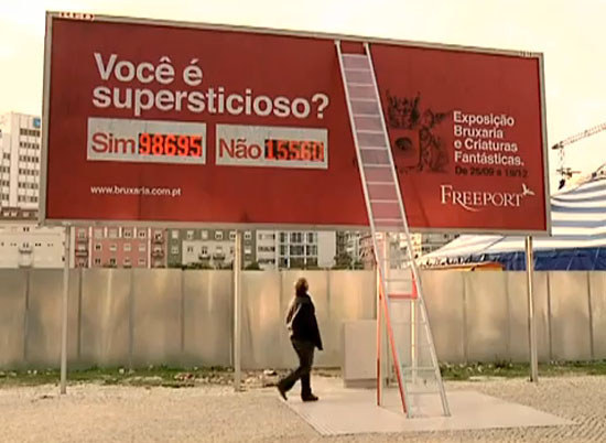 No antigo Egito eles acreditavam que a forma triangular criada por uma escada encostada era sagrada, e passar por ela era profanação. Daí a origem do azar.