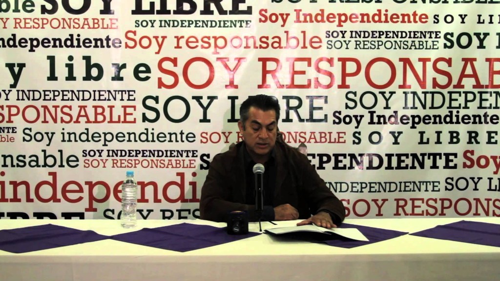Y renunció hace ocho meses para contender como candidato independiente en estas elecciones.