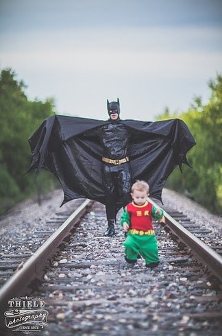 This Wife Surprised Her Husband With An Amazing Batman-Themed Family Photo  Shoot