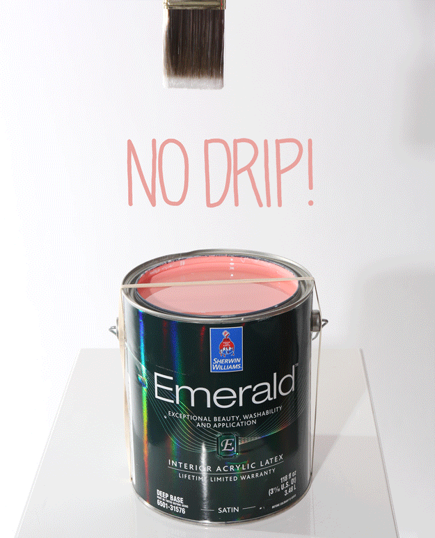 By wrapping a rubber band around the paint can, you've created a paint scraper that can be easily disposed afterwards.