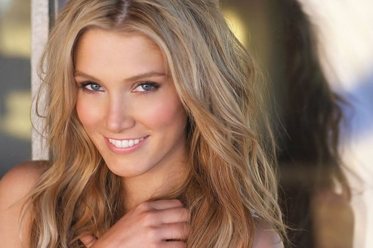 1200px x 797px - Delta Goodrem's New Video Supports Same-Sex Marriage