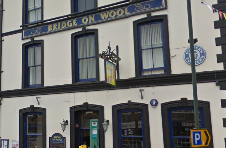 24 Of The Most Batsh t Surreal British Pub Names free-beer-funny-bar-signs-pub-signs-bar-signs