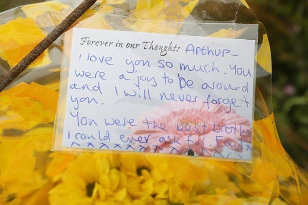 634px x 423px - Nick Cave's Son Left This Heartbreaking Note For His Dead Twin Brother