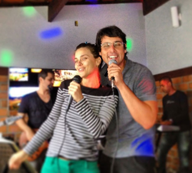 "Esse amor que a vida me deu, antigo, profundo, puro e verdadeiro. Ele é melhor amigo do meu filho, depois de tantos anos sendo meu", disse Carolina no último aniversário do apresentador em seu Instagram.