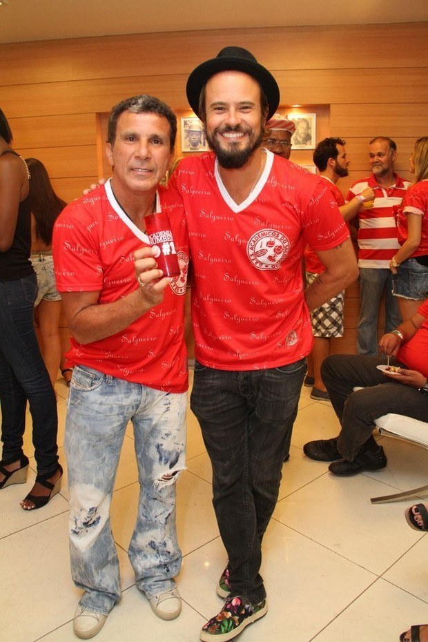E curtem uma praia juntos direto. Veja aqui.