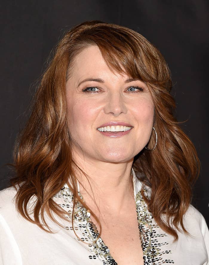 Lucy Lawless Hot Pictures And Fashion Style (49 Photos 