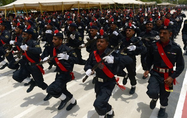 Pakistani police commandos march in Karachi on June 15, 2015.