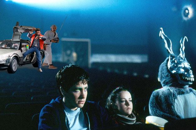 Marty y el Doc visitan a Donnie para explicarle el funcionamiento del viaje en el tiempo y juntos regresan al pasado, mucho antes de los eventos de la película, para salvar a Donnie.