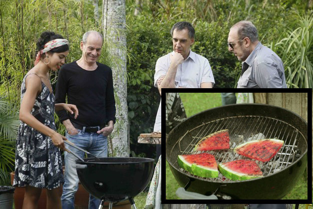 Isso foi em fevereiro deste ano. Nos solidarizamos com os artistas que provaram e até reproduzimos a receita.