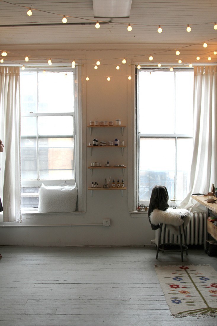 twinkle lights above bed