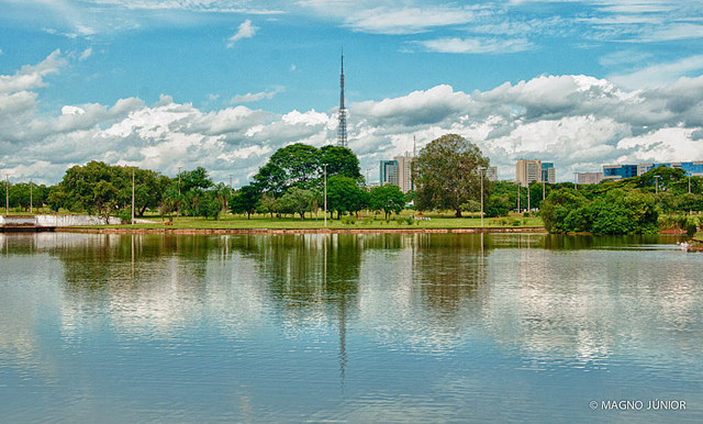 O parque de Brasília tem 420 hectares, mais do que os 320 do parque de Nova York. Alguns sites consideram o Parque da Cidade não só um dos maiores, como o maior do mundo.