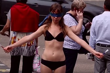 Undress Me' Video Shows 20 Strangers Undressing Each Other Before Gett...