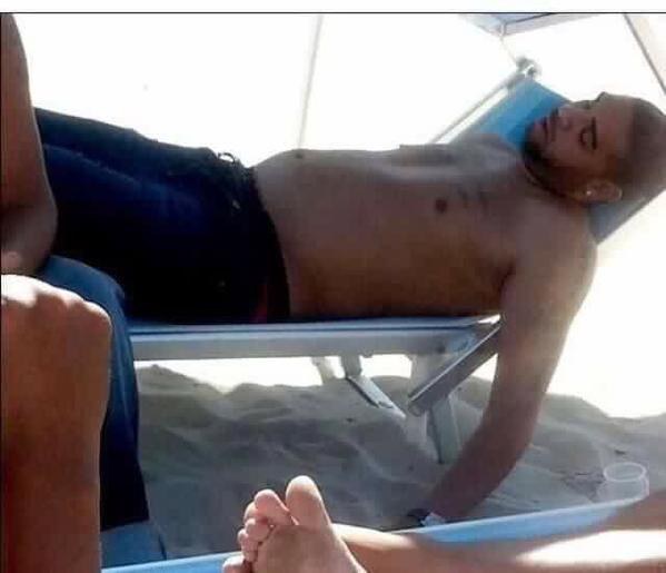 Talvez seja aquele barulho do mar ou aquele calorzinho do sol batendo no rosto.