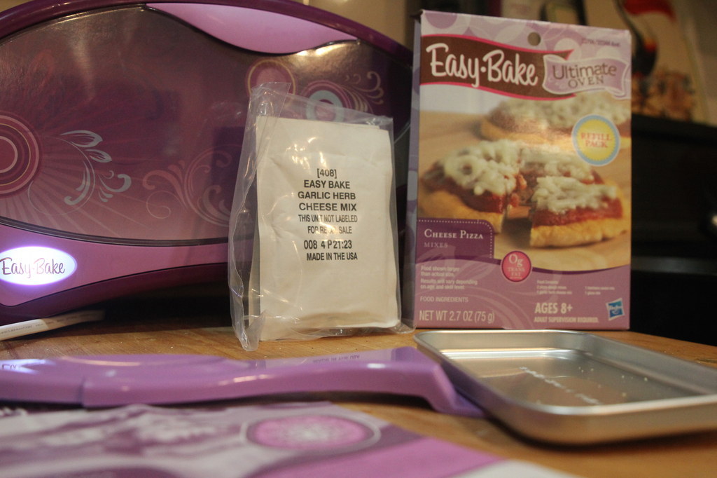 i cooked REAL MINI FOODS in an easy bake oven 