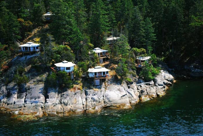 Rockwater Secret Cove Resort is the perfect option for family holidays, romantic getaways and retreats into the heart of nature. Rockwater Luxury Tent House Suites are sure to inspire romance whilst ocean-view two and three bedroom cabins are ideal for groups and families while the main lodge also offers poolside rooms, ocean view options and lavish suites.