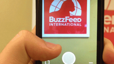 Aqui você visualiza imagens e videos enviados apenas para você. Vale lembrar que quando você recebe ou manda um snap de forma privada você pode ver uma única vez.Nessa tela você também pode trocar mensagens escritas com seus amigos. Basta clicar no nome e digitar.