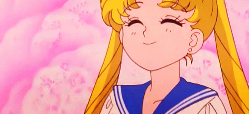 En la versión en Español se llama Serena debido a que Sailor Moon es la re-encarnación de la Princesa Serena, según el manga.