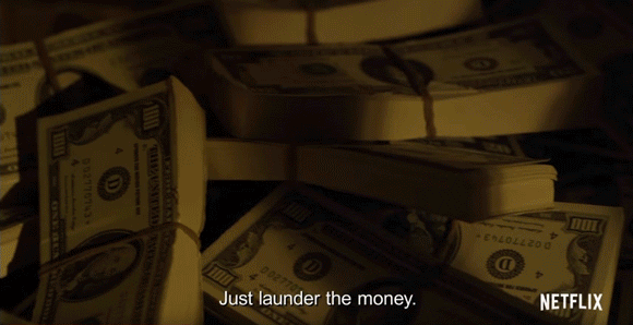 NARCOS no es uno de esos programas que puramente entretiene, o sea... sí, te vas a picar, pero también toca temas que son aún muy relevantes para la sociedad y te obliga a preguntarte, por ejemplo, cómo a pesar de que Escobar murió hace más de 20 años, la corrupción y el tráfico de drogas siguen vivitas y coleando. (Exhibit A: el reciente escándalo del Chapo Guzmán).