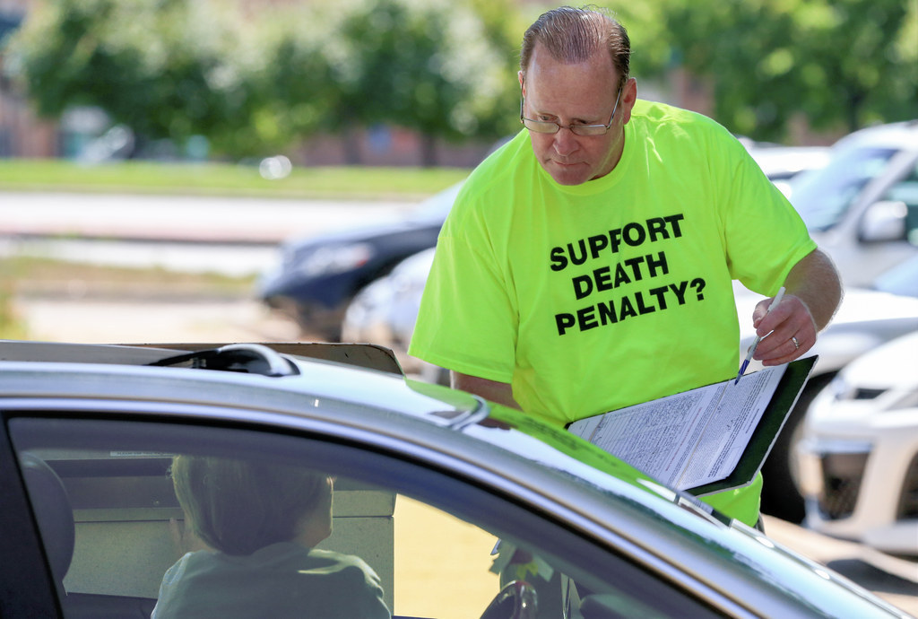 Gatherers collect signatures in Omaha, Neb.