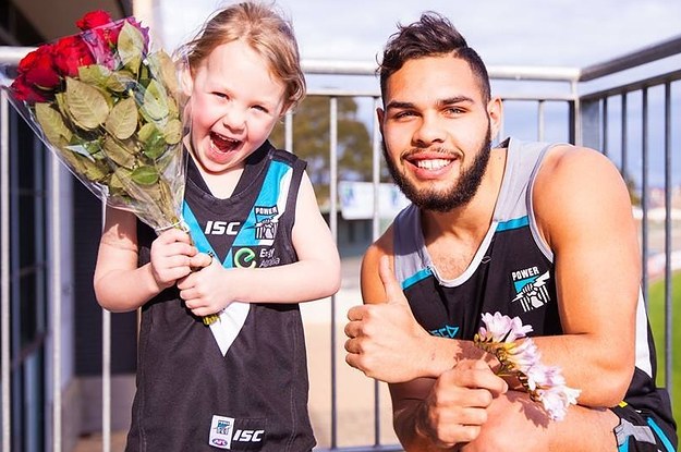 This Little Girl Proposed To Her Favourite Football Player But Don't ...
