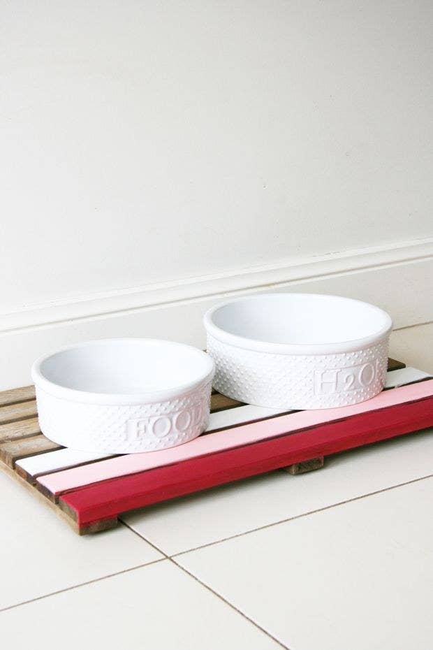 19 Brilliant DIY Projects For Pet Food Stations