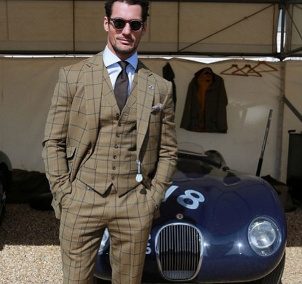 Un ejecutivo guapo y elegante.