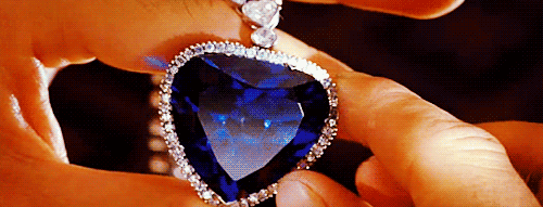 '90s Girls: FYI, You Can Still Get A Heart Of The Ocean Necklace
