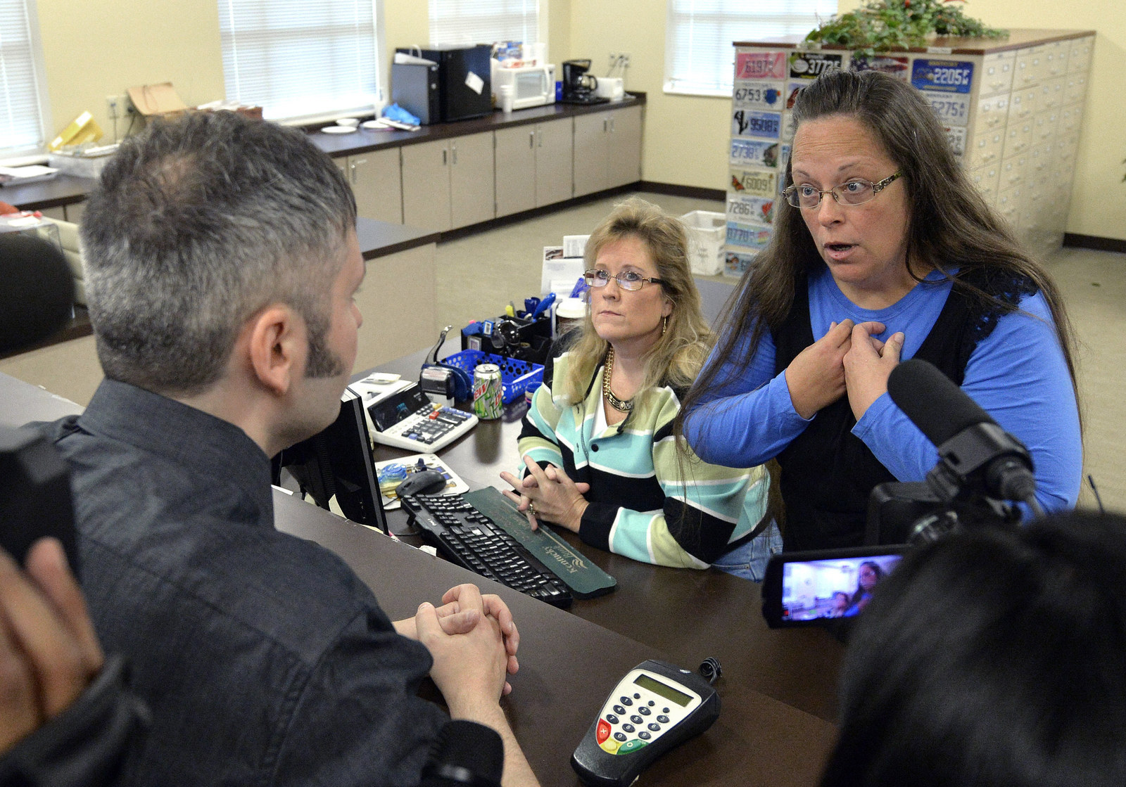 kentucky-clerk-continues-to-deny-same-sex-marriage-licenses