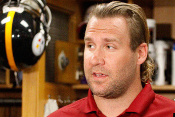 Is that a mullet with the sides trimmed tight? Yes, yes it is.