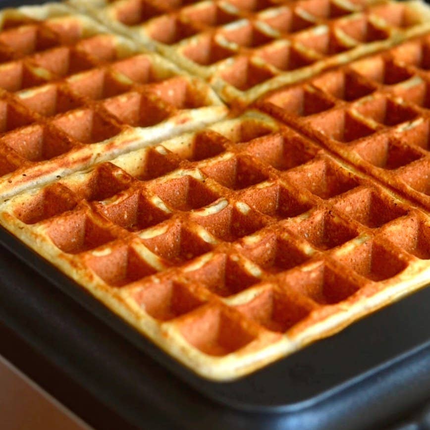 Quién dijo que las wafleras solo sirven para hacer waffles? 🧇🍳 Gracias a  las placas antiadherentes de la 𝗠𝗶𝗻𝗶 𝗪𝗮𝗳𝗹𝗲𝗿𝗮 𝗥𝗖-𝟴𝟴, podrás  crear…