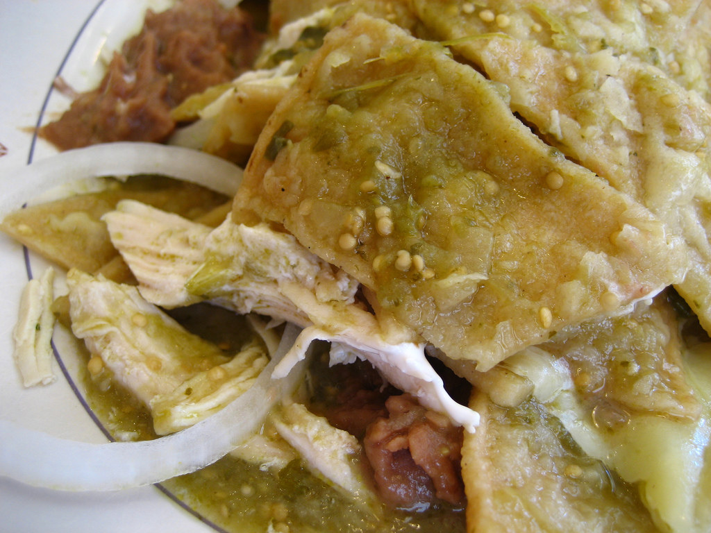Los chilaquiles y tacos de carnitas que siempre desayunas los domingos son de las peores opciones para desayunar después de la fiesta. Si lo haces, prepárate para unas buenas agruras.