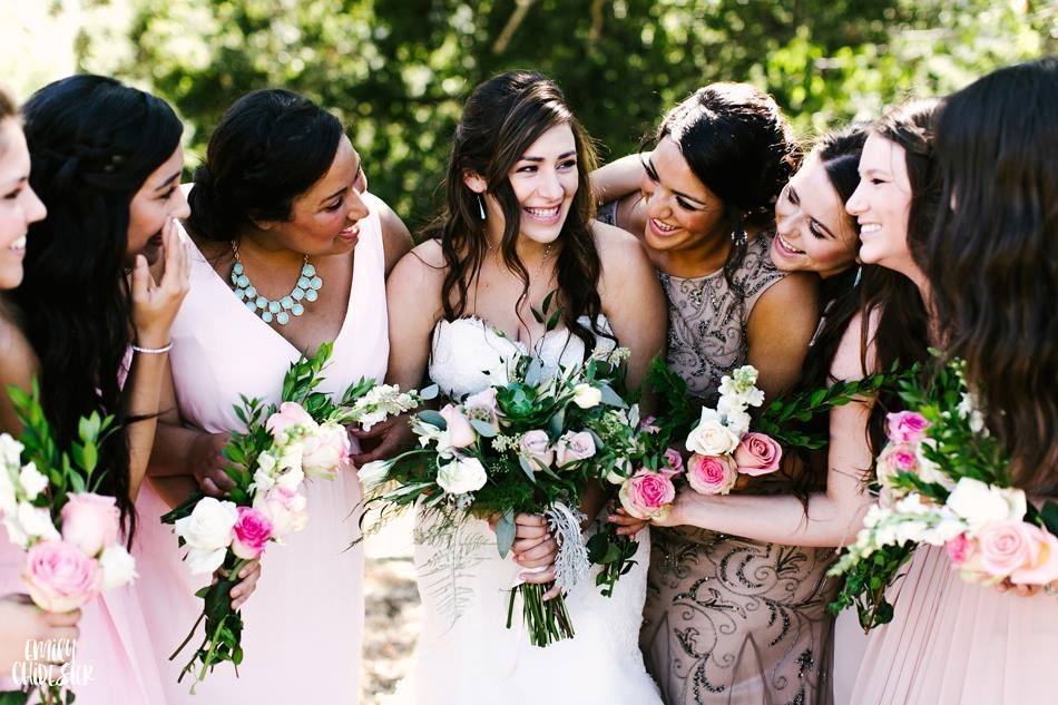 Mismatched bridesmaids and a cute pose? This is totally going on my board.