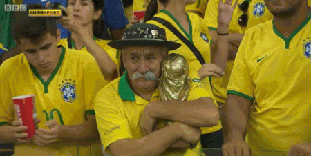 Na entrevista, Clóvis conta que se encantou com a seleção brasileira após a conquista de 1970 e tinha feito uma promessa a si mesmo que um dia iria assistir uma Copa do Mundo ao vivo. Viu dois títulos mundiais, em 1994 e 2002.