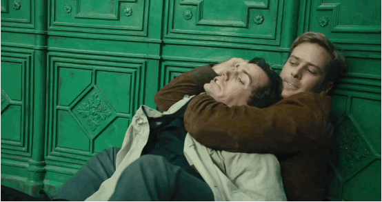 En plus, la tension sexuelle entre eux est trop belle dans le film, et ça nous ferait trop mal au cœur de devoir les départager.