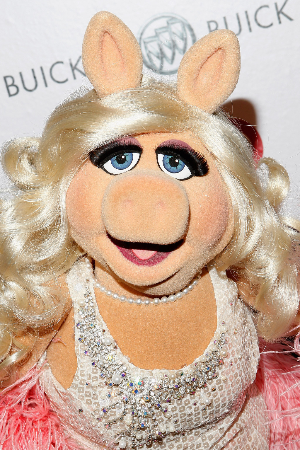 Miss Piggy Opens Up About Split Of The Century And Life After Kermit