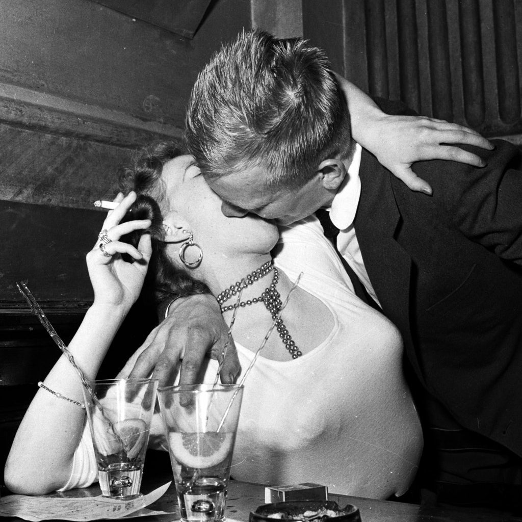 Una pareja en el club de baile más popular de Escandinavia; Nalen, en Estocolmo. Abril, 1956.