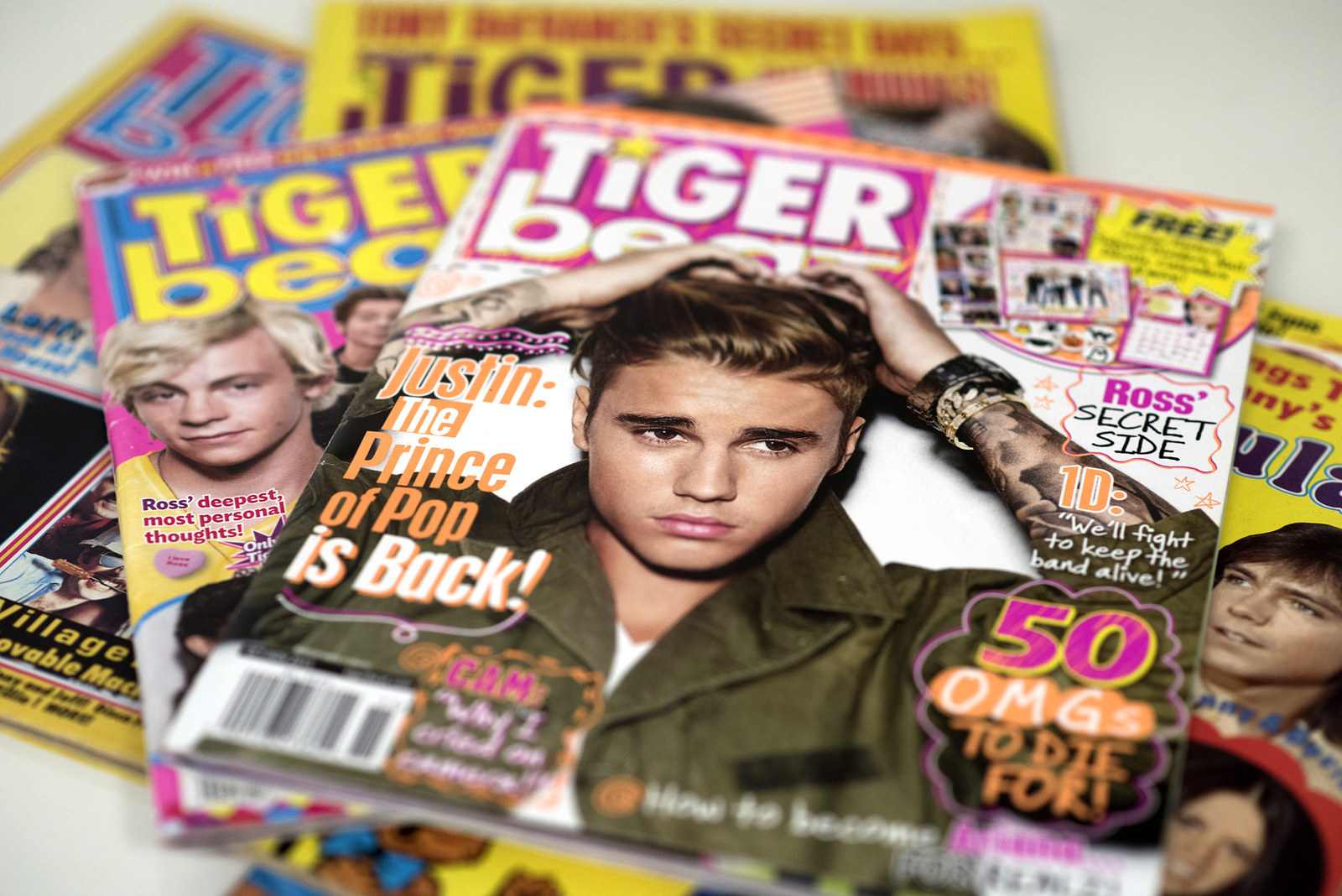 Read magazines перевод. Журнал teenager. Журнал for. Magazine перевод. Magazine for teenagers.