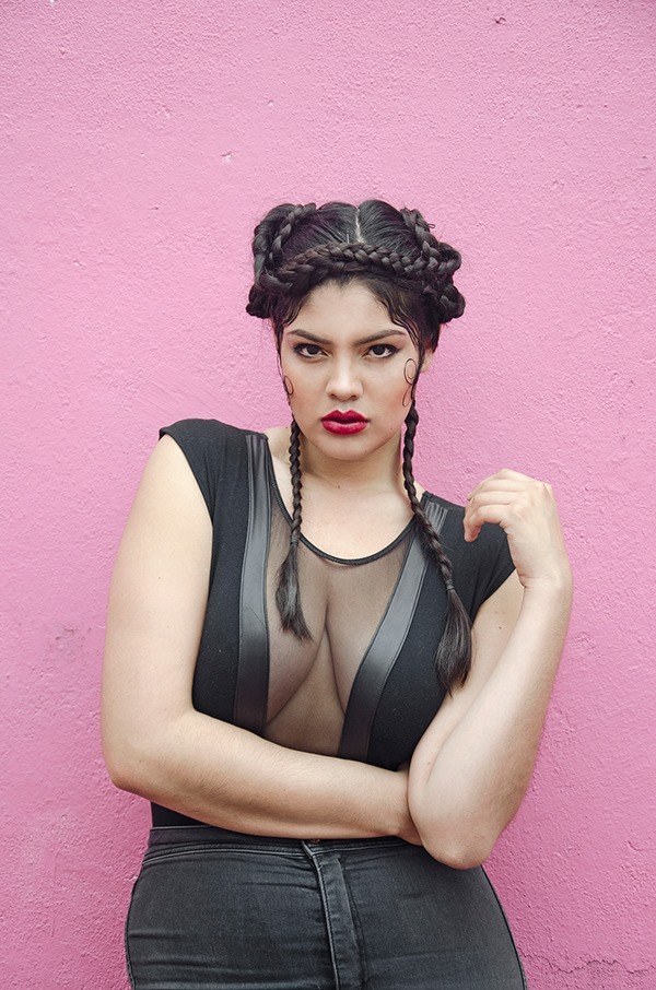 Es este atraso en la aceptación de distintos tipos de belleza en México lo que ha frenado la industria, afirma Joss, quien a un año de comenzar como modelo ya es imagen de marcas como Asos y Sears. "Quiero que México cambie en ese aspecto. Que día a día existan más diseñadores interesados en el tema, que existan más marcas impulsadas a la belleza curve, que en los medios de comunicación se difunda más."