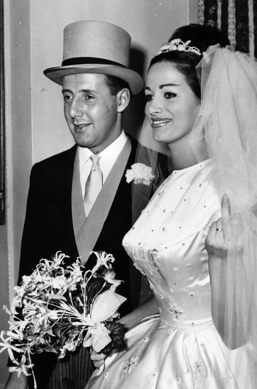 Jackie Collins marrying Austin Wallace in 1960