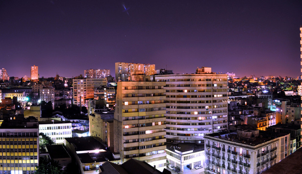 La nuit tombée, il est trop dangereux de se promener dehors.