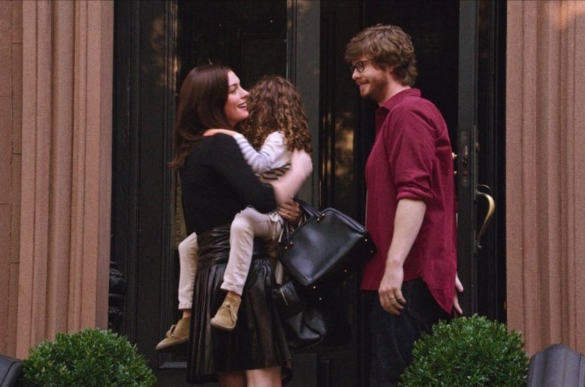 Hathaway with JoJo Kushner as Jules&#x27; daughter Paige and Anders Holm&#x27; as Jules&#x27; husband Matt in The Intern.