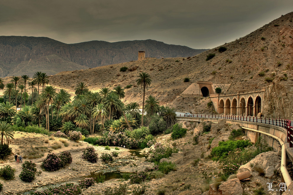 En plus, il fait beaucoup trop chaud. C'est insupportable.