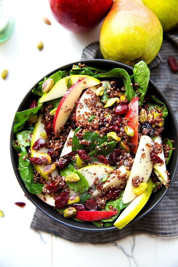 The easy homemade lemon poppyseed dressing is going to rock your world. Recipe here.