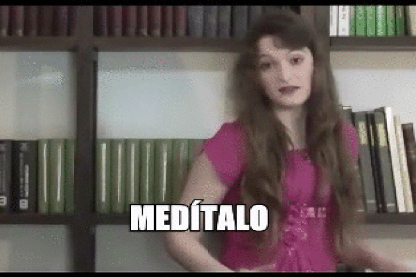 Monserrat Bellido Durán desmintió ser la líder del grupo. Como podemos comprobar en la web de Flos Mariae, esta hermana nacida en 1986 tiene muchos estudios: diseño de moda, corte y confección, diseño gráfico, estudios bíblicos, música, Derecho, biología, botánica, paisajismo y jardinería. Monserrat además tiene un programa de consejos llamado: “coaching tu éxito”.