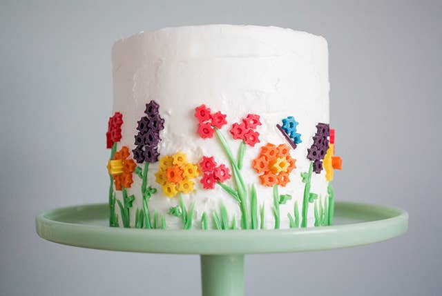 28 Creative And Easy Ways To Decorate A Cake