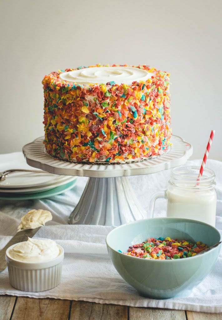 Những gợi ý simple ways to decorate a cake Trang trí bánh đơn giản và dễ thực hiện
